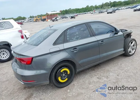 2018 Audi A3 2.0T Premium/2.0T Tech Premium z USA, uszkodzony, nr VIN WAUAUGFF4J1004798
